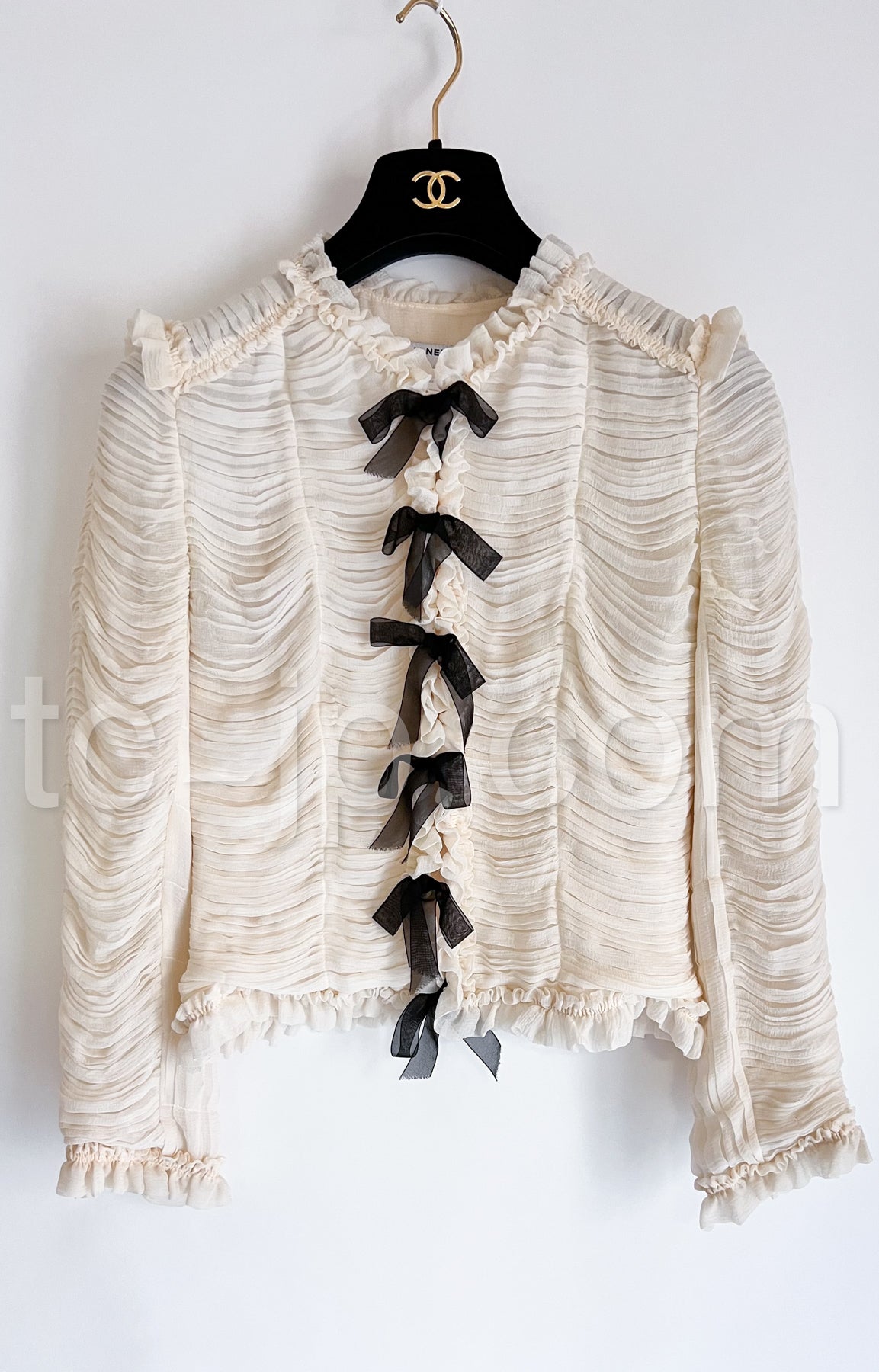 CHANEL 06A Penelope Cruz Creme Ivory Ribbon Silk Cardigan Jacket Top 34 38  40 シャネル クリーム アイボリー リボン シルク ブラウス カーディガン ジャケット 即発