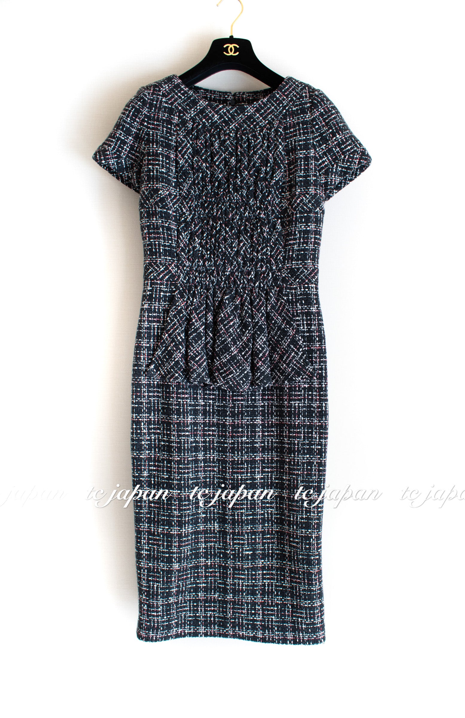 シャネル チャコールグレー ウール ツイード ワンピース CHANEL 16B Charcoal Gray Tweed Dress – TC JAPAN