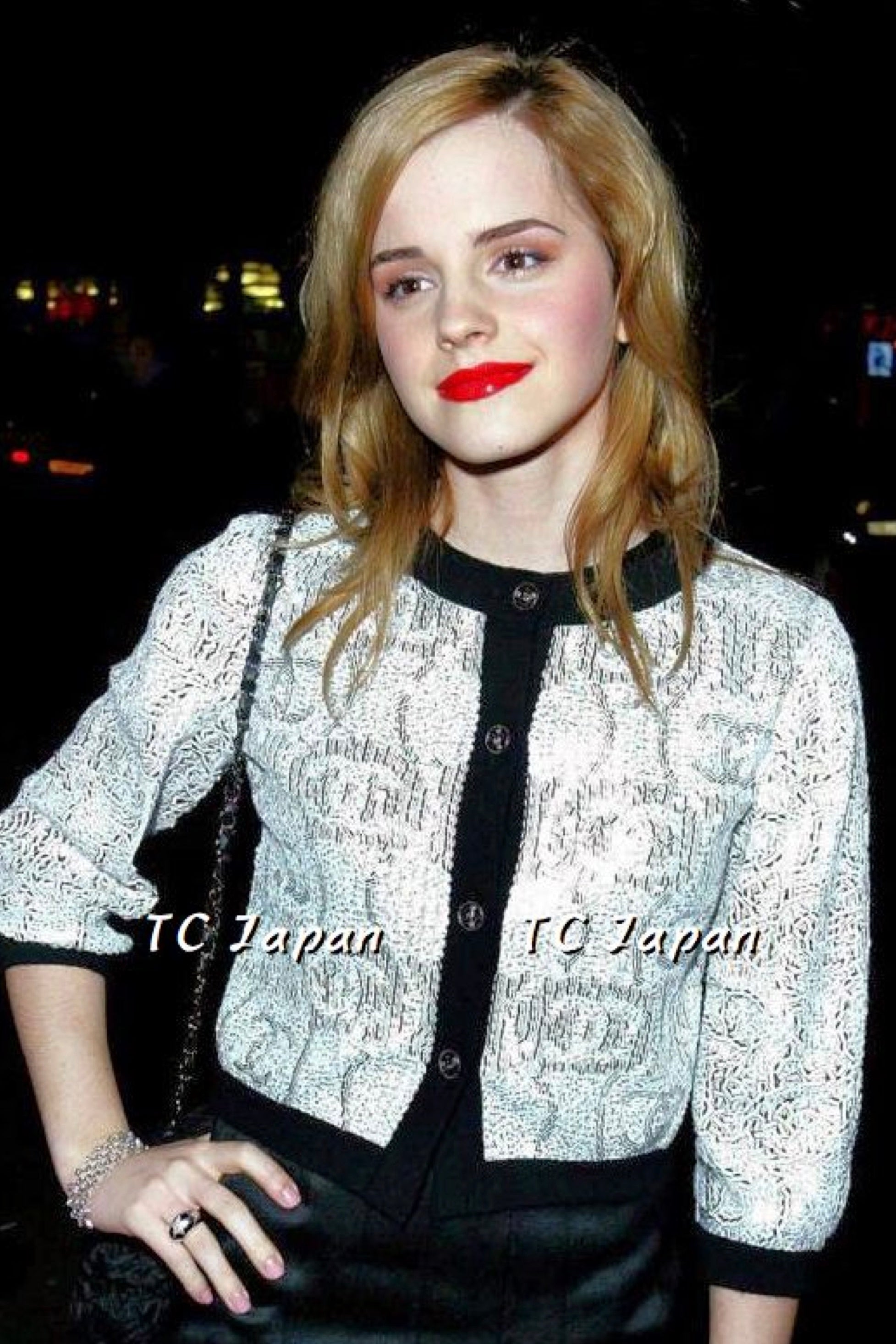 CHANEL 08S Emma Watson White Black Cashmere Cardigan 38 40 シャネル CCホワイト・カシミア カーディガン 即発 - CHANEL TC JAPAN