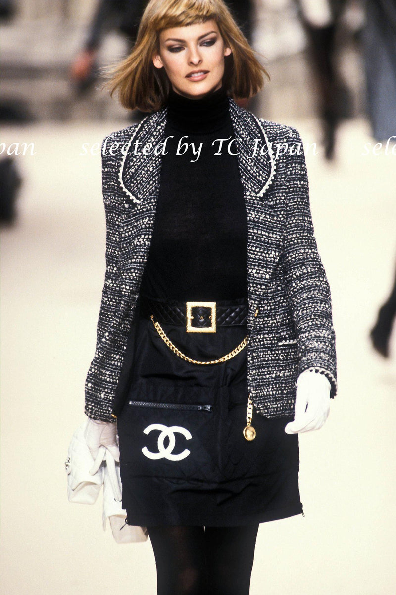 CHANEL 94A Black White Wool Tweed  Blazer Jacket 40 シャネル スーパーモデルのウール・ツイード・ジャケット - CHANEL TC JAPAN