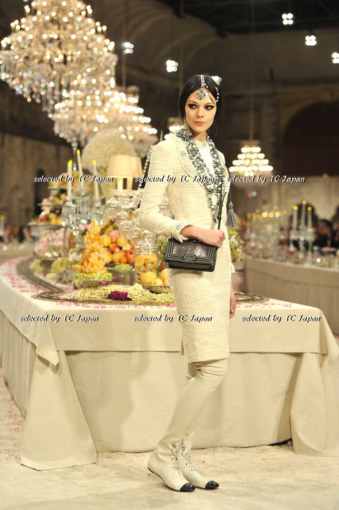 CHANEL 12PF Paris Bombay Ivory Silver Dress 34 シャネル アイボリー・シルバー・ツイード・ワンピース 即発 - CHANEL TC JAPAN
