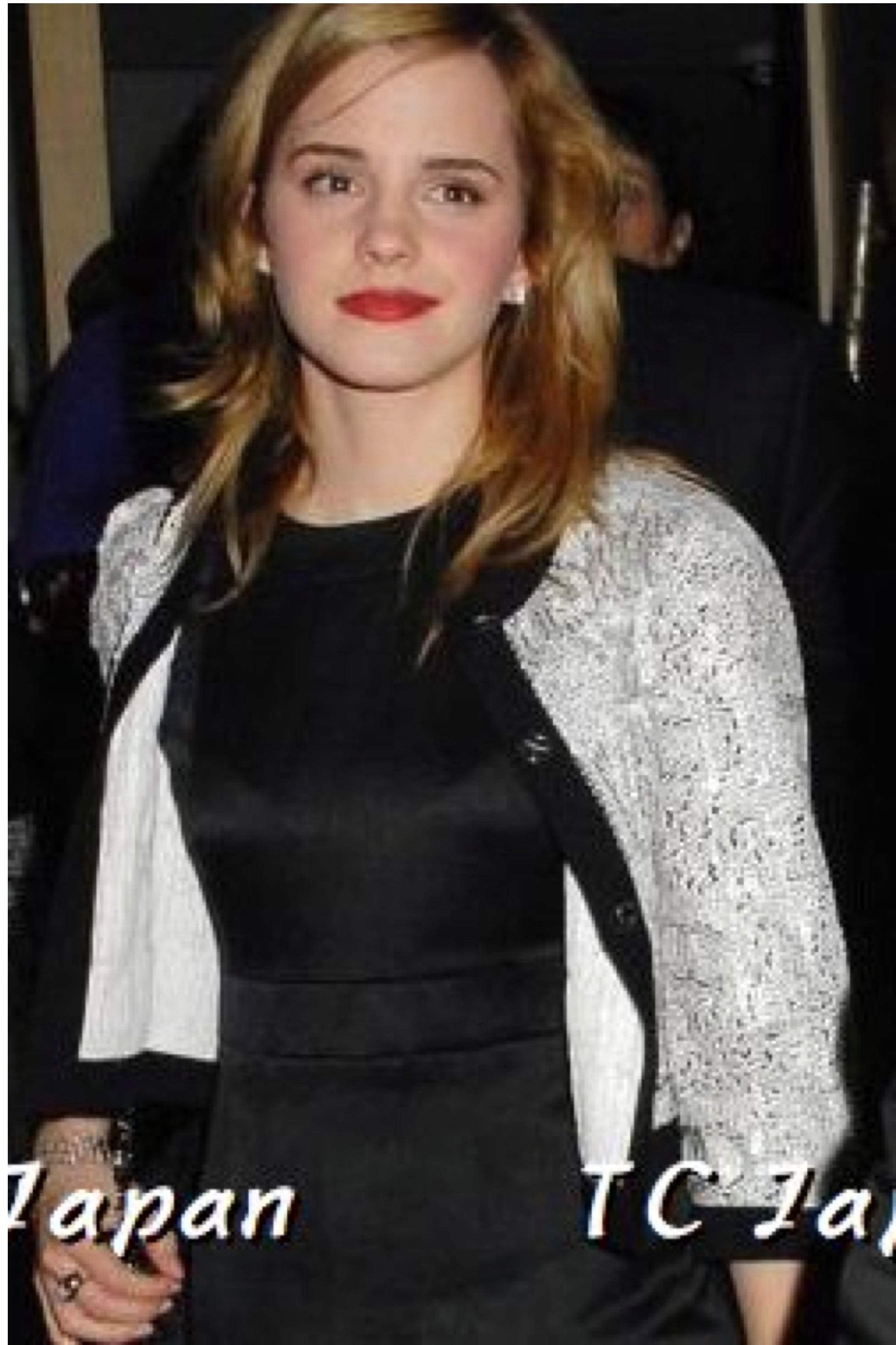 CHANEL 08S Emma Watson White Black Cashmere Cardigan 38 40 シャネル CCホワイト・カシミア カーディガン 即発 - CHANEL TC JAPAN