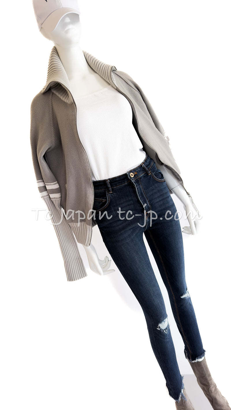 CHANEL 04A Light Gray Zip Up Knit Blouson Tops Cardigan Jacket 38 シャネル ライトグレー・ジップアップ・ニット・ブルゾン・トップス・ジッパー/カーディガン 即発