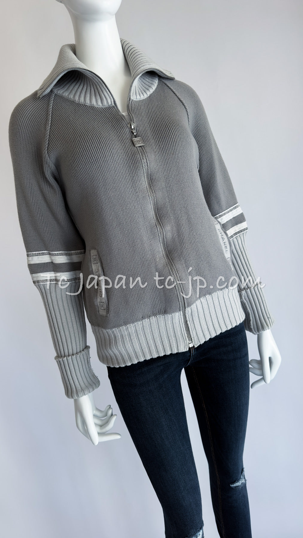 CHANEL 04A Light Gray Zip Up Knit Blouson Tops Cardigan Jacket 38 シャネル ライトグレー・ジップアップ・ニット・ブルゾン・トップス・ジッパー/カーディガン 即発