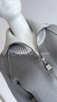 CHANEL 04A Light Gray Zip Up Knit Blouson Tops Cardigan Jacket 38 シャネル ライトグレー・ジップアップ・ニット・ブルゾン・トップス・ジッパー/カーディガン 即発