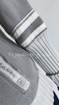 CHANEL 04A Light Gray Zip Up Knit Blouson Tops Cardigan Jacket 38 シャネル ライトグレー・ジップアップ・ニット・ブルゾン・トップス・ジッパー/カーディガン 即発