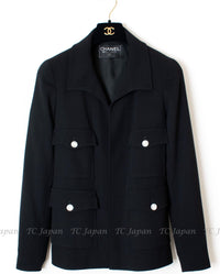 CHANEL 97S Black Wool 100% Minimalistic Mother of Pearl Button Jacket 38 シャネル ブラック・ウール100% ミニマリスト・マザー・パール・ボタン・ジャケット 即発